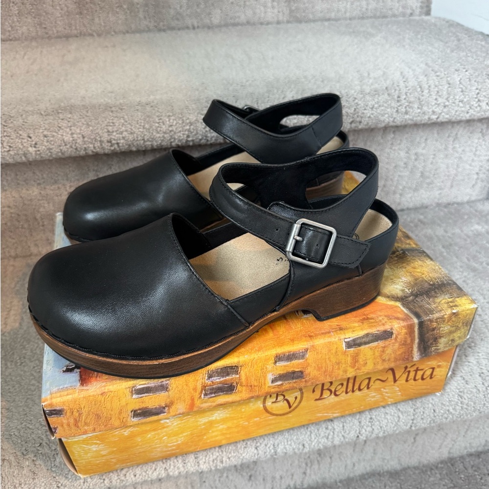 Bella Vita Leather Clogs 8W